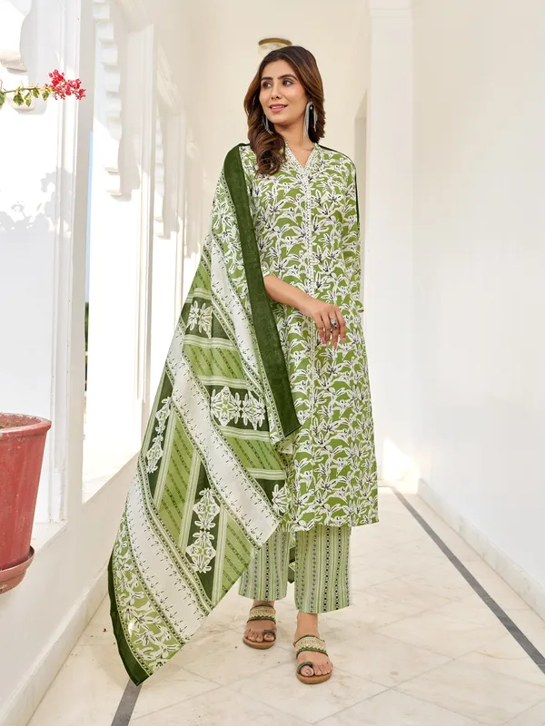 Green_Cotton_Blend_Straight_Calf_Length_V-Neck_Kurta_Sets_For_Women