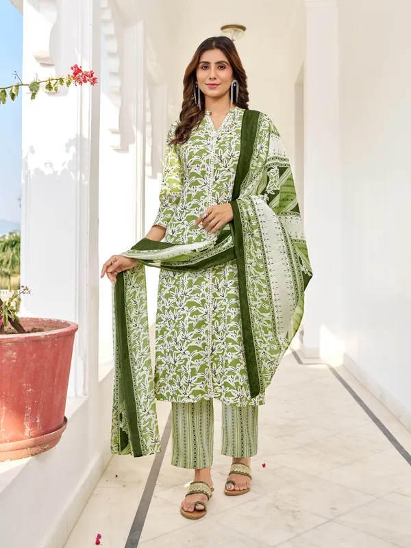 Green_Cotton_Blend_Straight_Calf_Length_V-Neck_Kurta_Sets_For_Women
