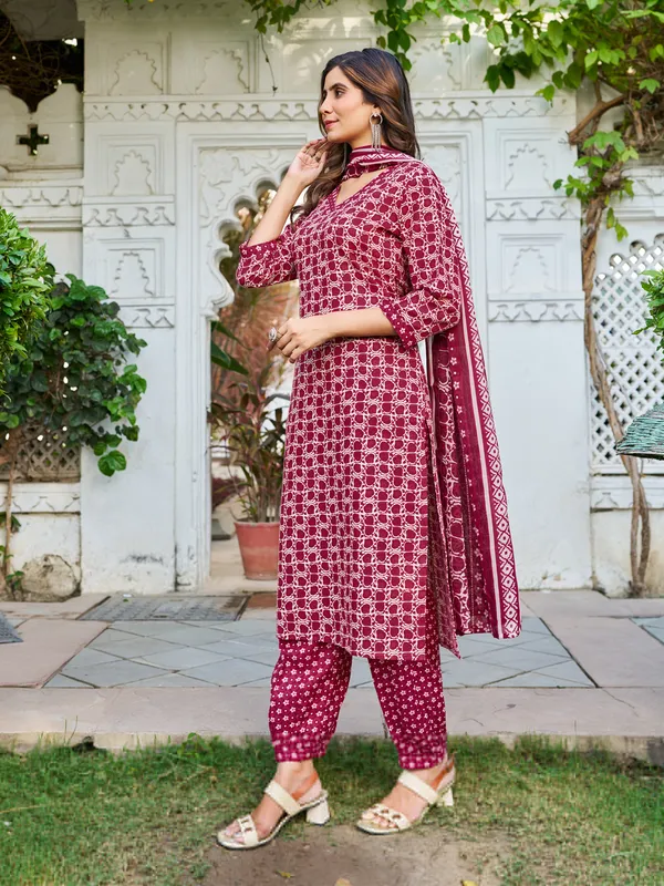 Red_Cotton_Blend_Straight_Calf_Length_V-Neck_Kurta_Sets_For_Women