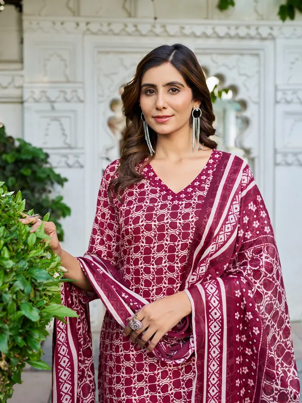Red_Cotton_Blend_Straight_Calf_Length_V-Neck_Kurta_Sets_For_Women