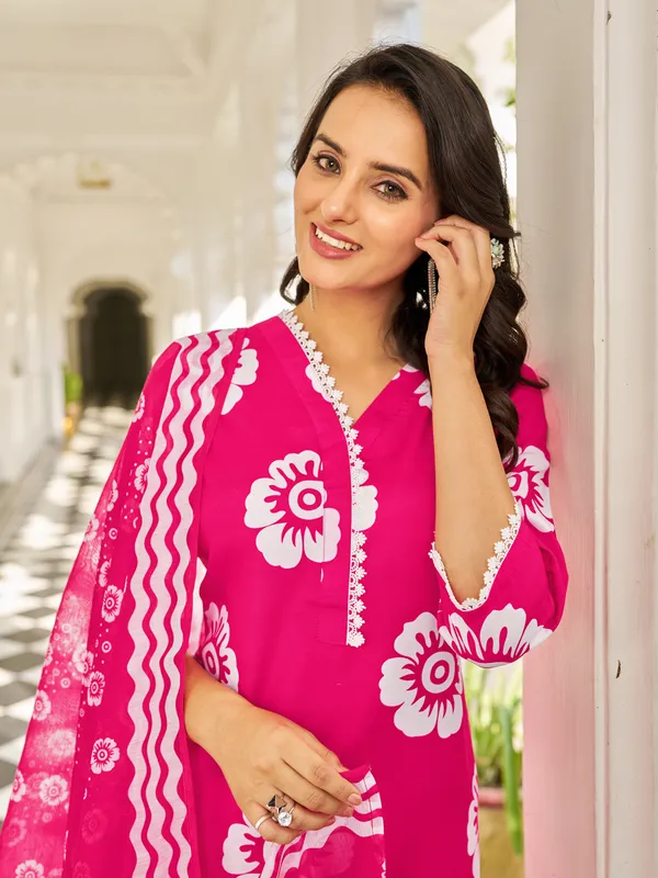 Pink_Cotton_Blend_Straight_Calf_Length_V-Neck_Kurta_Sets_For_Women