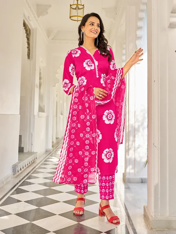 Pink_Cotton_Blend_Straight_Calf_Length_V-Neck_Kurta_Sets_For_Women