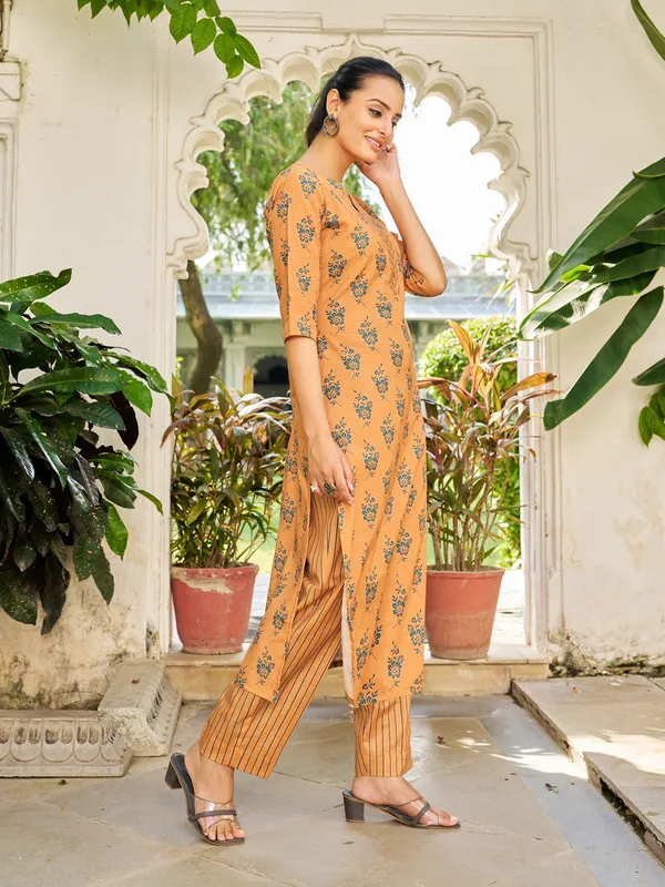 Mustard_Cotton_Blend_Straight_Calf_Length_Keyhole_Neck_Kurta_Sets_For_Women