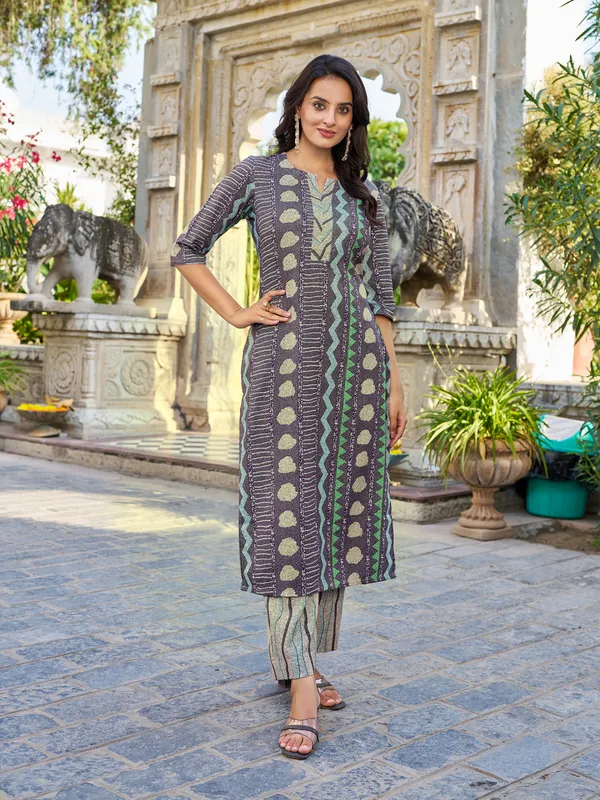 Grey_Cotton_Blend_Straight_Calf_Length_Keyhole_Neck_Kurta_Sets_For_Women