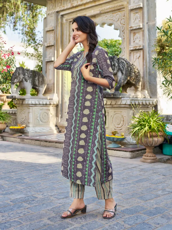 Grey_Cotton_Blend_Straight_Calf_Length_Keyhole_Neck_Kurta_Sets_For_Women