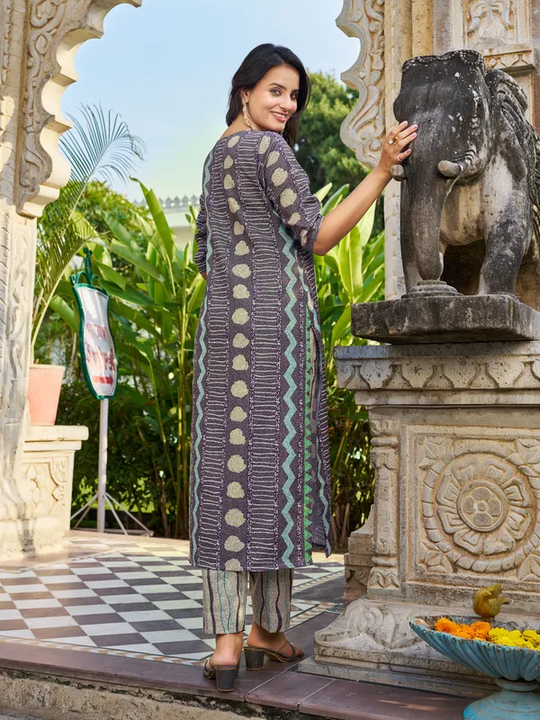 Grey_Cotton_Blend_Straight_Calf_Length_Keyhole_Neck_Kurta_Sets_For_Women