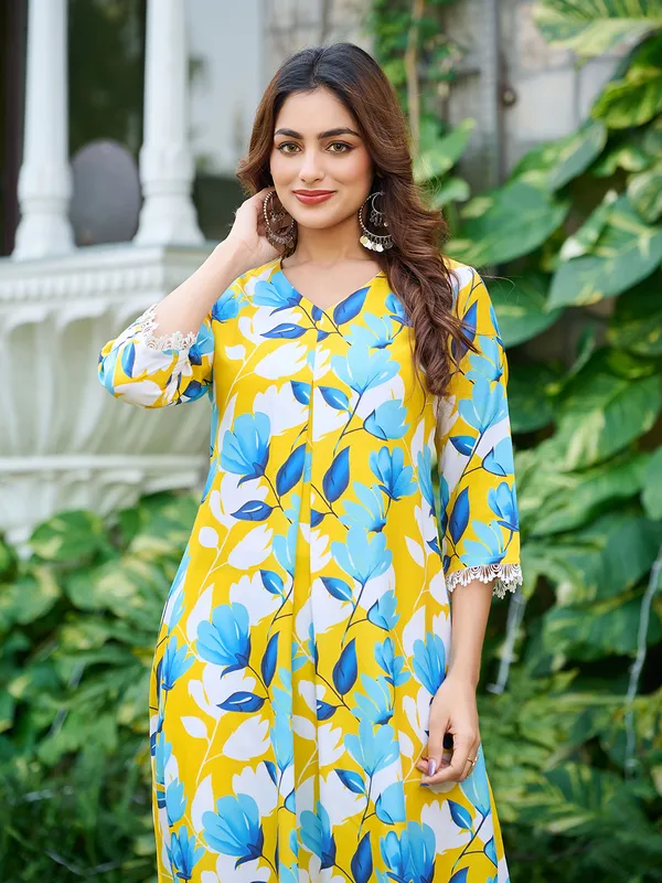 Yellow_Silk_Blend_Straight_Calf_Length_V-Neck_Kurta_Sets_For_Women