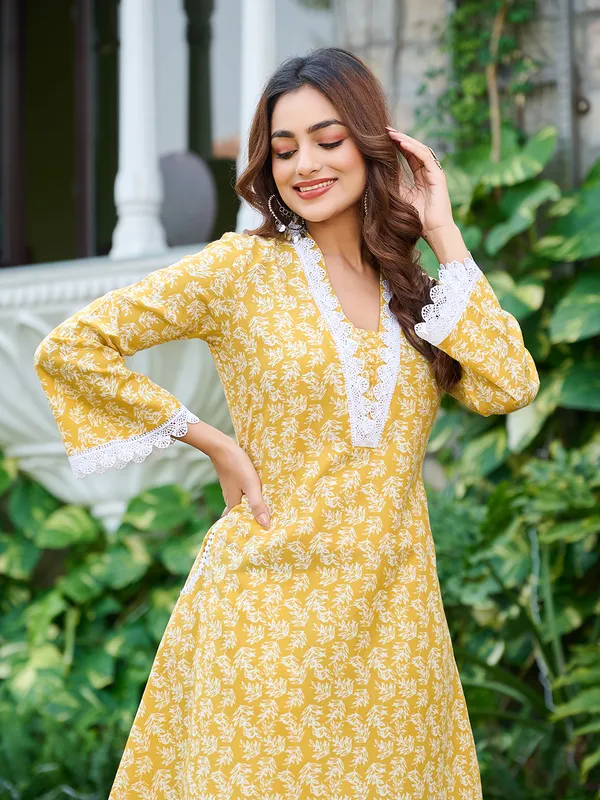 Yellow_Silk_Blend_Straight_Calf_Length_V-Neck_Kurta_Sets_For_Women