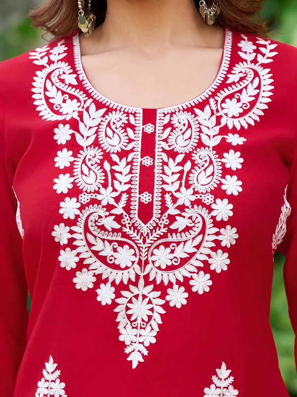Red_Silk_Blend_Straight_Calf_Length_Round_Neck_Kurta_Sets_For_Women