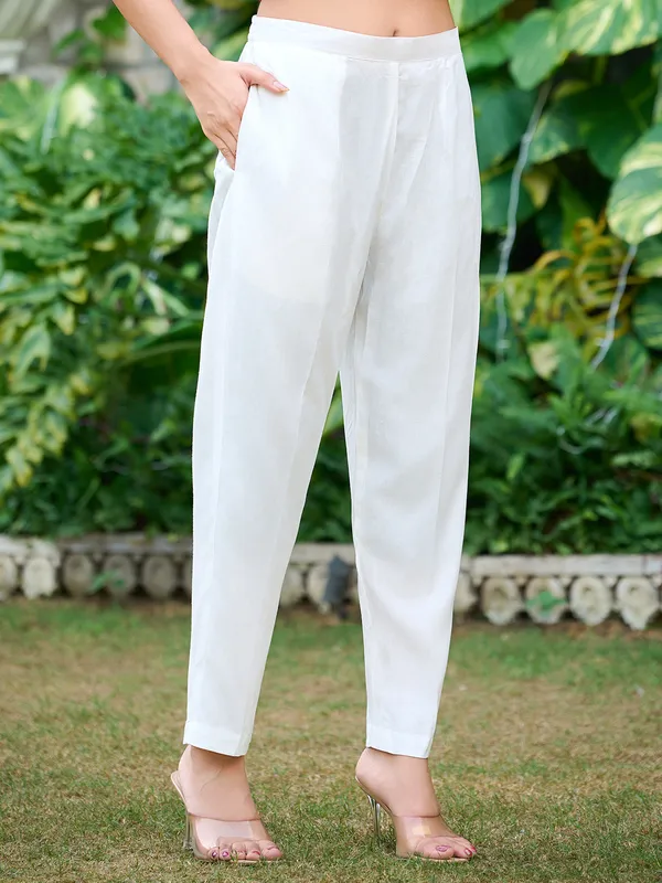 Red_Silk_Blend_Straight_Calf_Length_Round_Neck_Kurta_Sets_For_Women