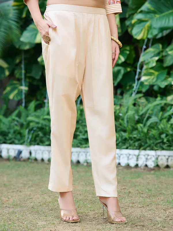 Cream_Silk_Blend_Straight_Calf_Length_Sweetheart_Neck_Kurta_Sets_For_Women
