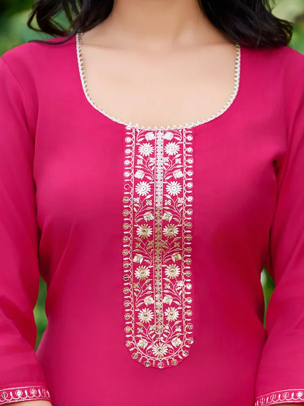 Pink_Silk_Blend_Straight_Calf_Length_Round_Neck_Kurta_Sets_For_Women