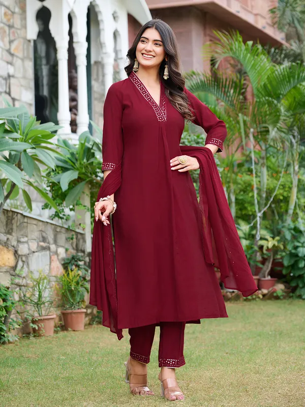 Maroon_Silk_Blend_Straight_Calf_Length_V-Neck_Kurta_Sets_For_Women