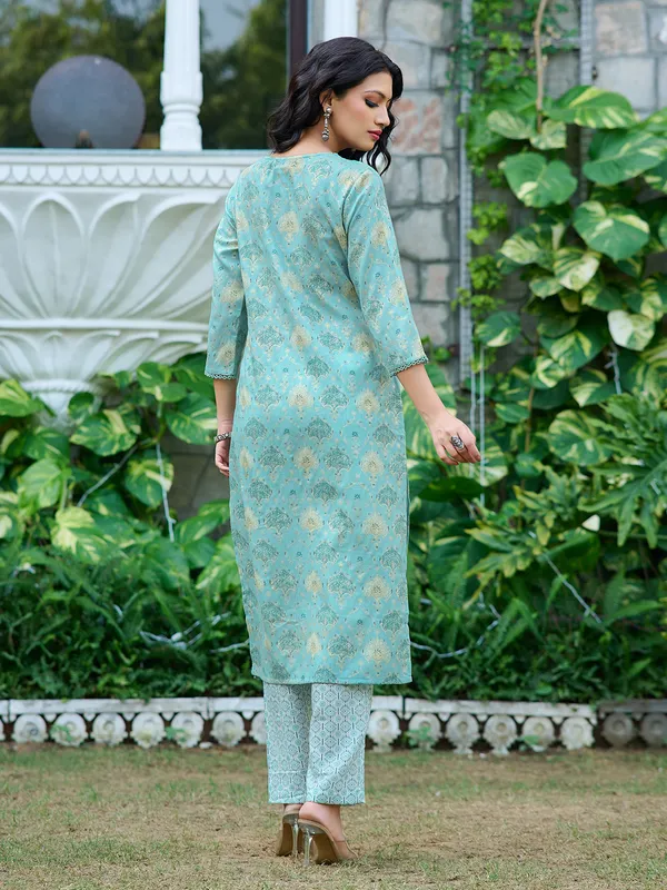 Turquoise_Blue_Silk_Blend_Straight_Calf_Length_Sweetheart_Neck_Kurta_Sets_For_Women