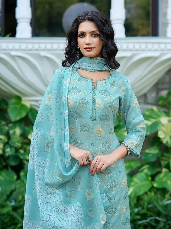 Turquoise_Blue_Silk_Blend_Straight_Calf_Length_Sweetheart_Neck_Kurta_Sets_For_Women