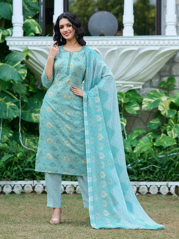 Turquoise_Blue_Silk_Blend_Straight_Calf_Length_Sweetheart_Neck_Kurta_Sets_For_Women
