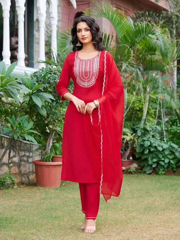 Red_Silk_Blend_Straight_Calf_Length_Round_Neck_Kurta_Sets_For_Women