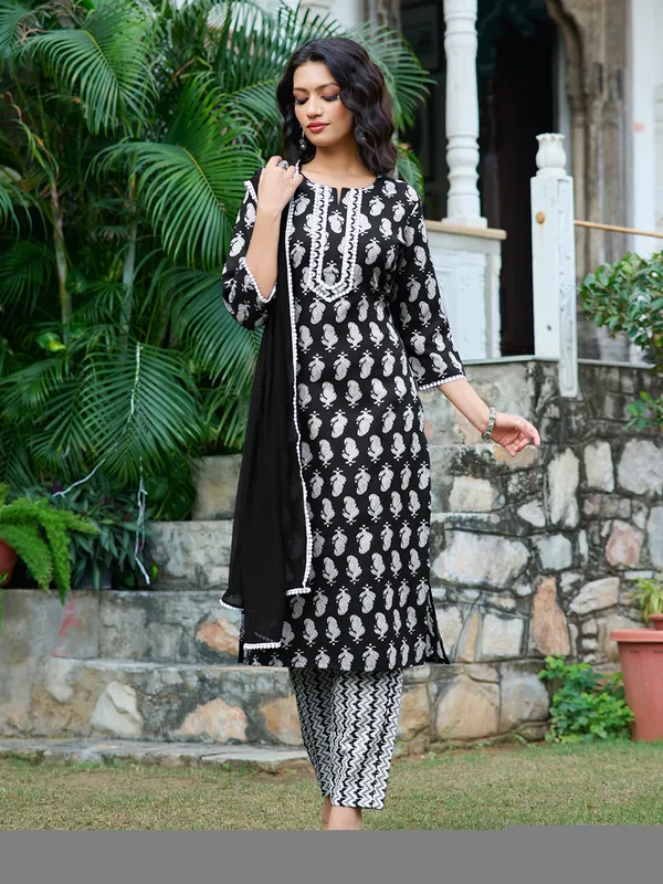 Black_Silk_Blend_Straight_Calf_Length_Round_Neck_Kurta_Sets_For_Women