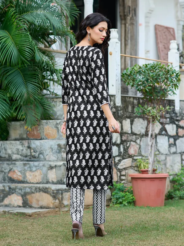 Black_Silk_Blend_Straight_Calf_Length_Round_Neck_Kurta_Sets_For_Women