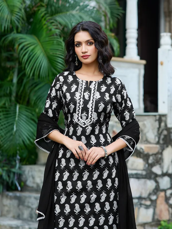Black_Silk_Blend_Straight_Calf_Length_Round_Neck_Kurta_Sets_For_Women