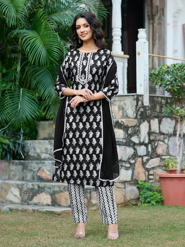 Black_Silk_Blend_Straight_Calf_Length_Round_Neck_Kurta_Sets_For_Women