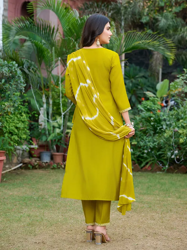 Olive_Silk_Blend_Straight_Calf_Length_Round_Neck_Kurta_Sets_For_Women