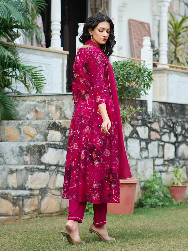 Pink_Silk_Blend_Straight_Calf_Length_V-Neck_Kurta_Sets_For_Women