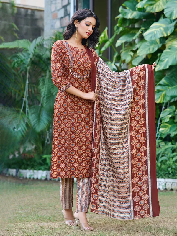 Brown_Silk_Blend_Straight_Calf_Length_Sweetheart_Neck_Kurta_Sets_For_Women