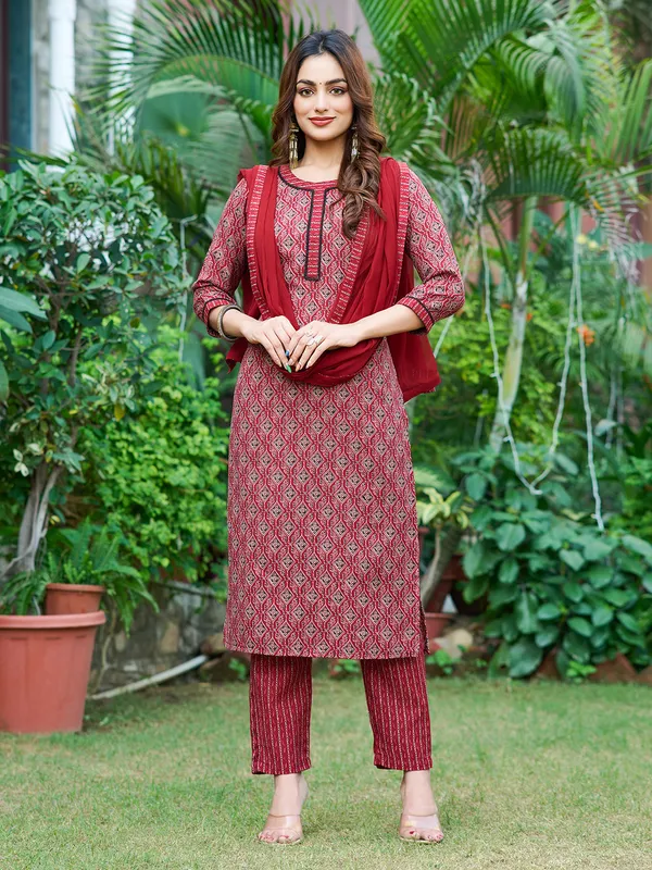 Maroon_Silk_Blend_Straight_Calf_Length_Round_Neck_Kurta_Sets_For_Women
