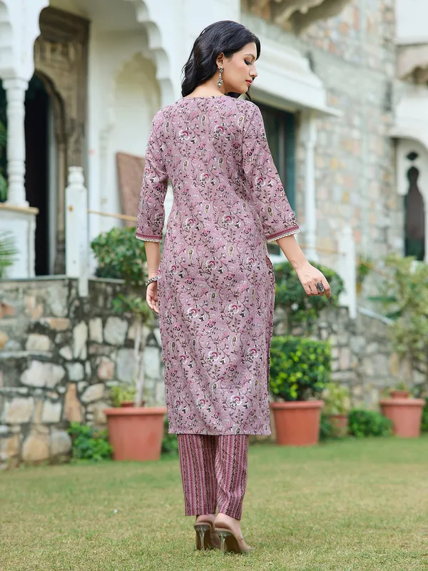 Lavender_Silk_Blend_Straight_Calf_Length_Sweetheart_Neck_Kurta_Sets_For_Women