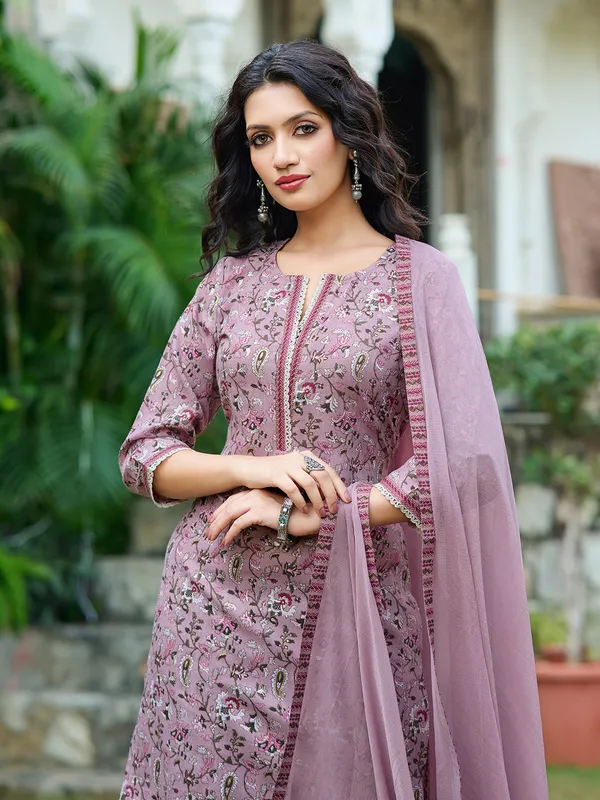 Lavender_Silk_Blend_Straight_Calf_Length_Sweetheart_Neck_Kurta_Sets_For_Women