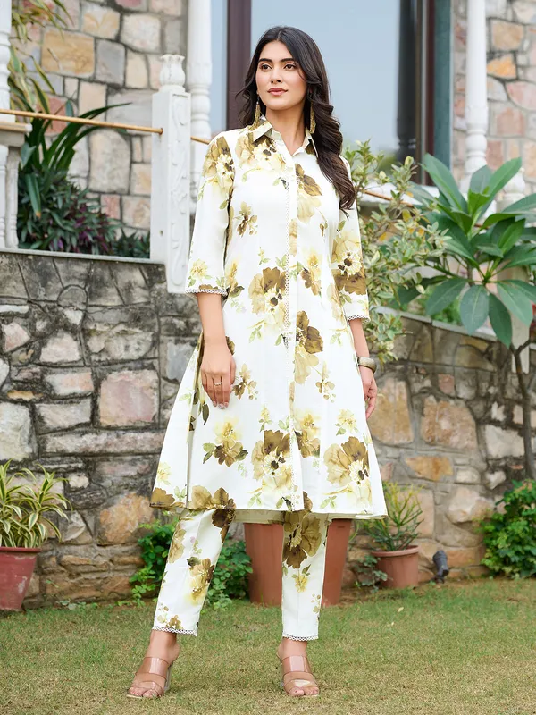 White_Silk_Blend_Straight_Calf_Length_Shirt_Collar_Kurta_Sets_For_Women
