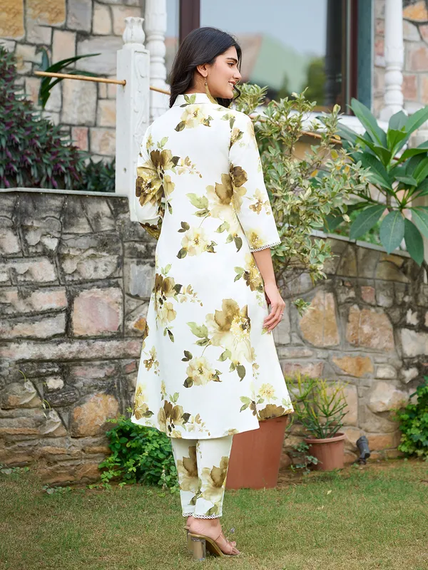 White_Silk_Blend_Straight_Calf_Length_Shirt_Collar_Kurta_Sets_For_Women