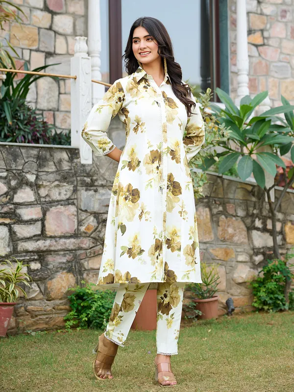 White_Silk_Blend_Straight_Calf_Length_Shirt_Collar_Kurta_Sets_For_Women