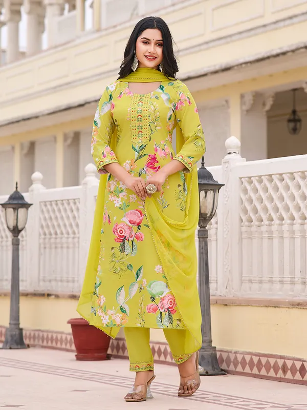 Yellow_Cotton_Blend_Straight_Calf_Length_Round_Neck_Kurta_Sets_For_Women
