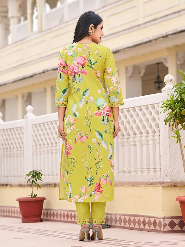 Yellow_Cotton_Blend_Straight_Calf_Length_Round_Neck_Kurta_Sets_For_Women