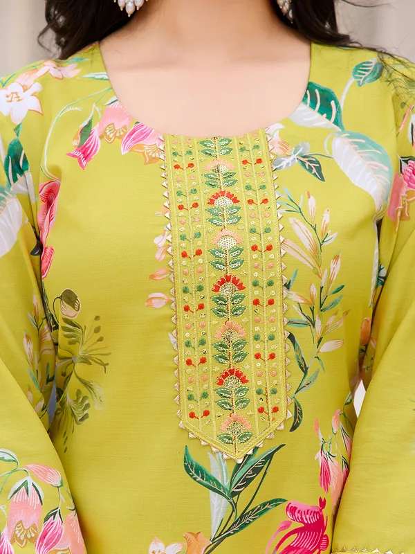 Yellow_Cotton_Blend_Straight_Calf_Length_Round_Neck_Kurta_Sets_For_Women
