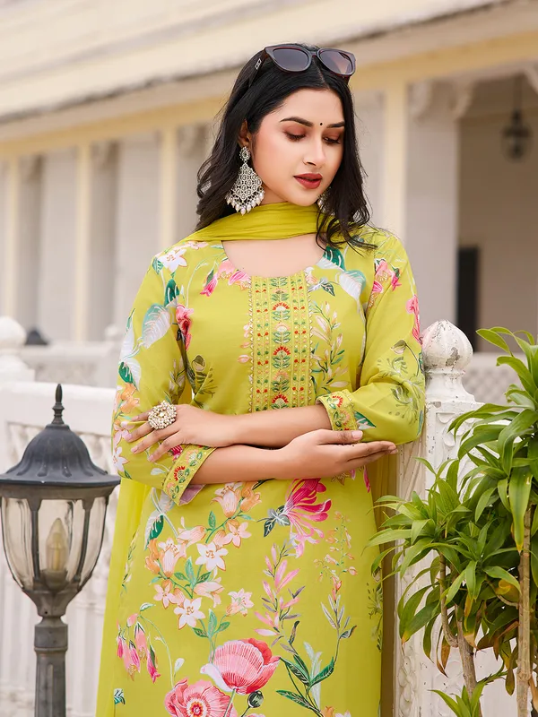 Yellow_Cotton_Blend_Straight_Calf_Length_Round_Neck_Kurta_Sets_For_Women