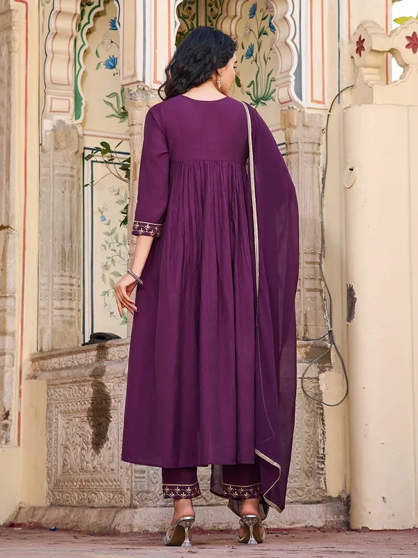 Purple_Cotton_Blend_Straight_Calf_Length_V-Neck_Kurta_Sets_For_Women