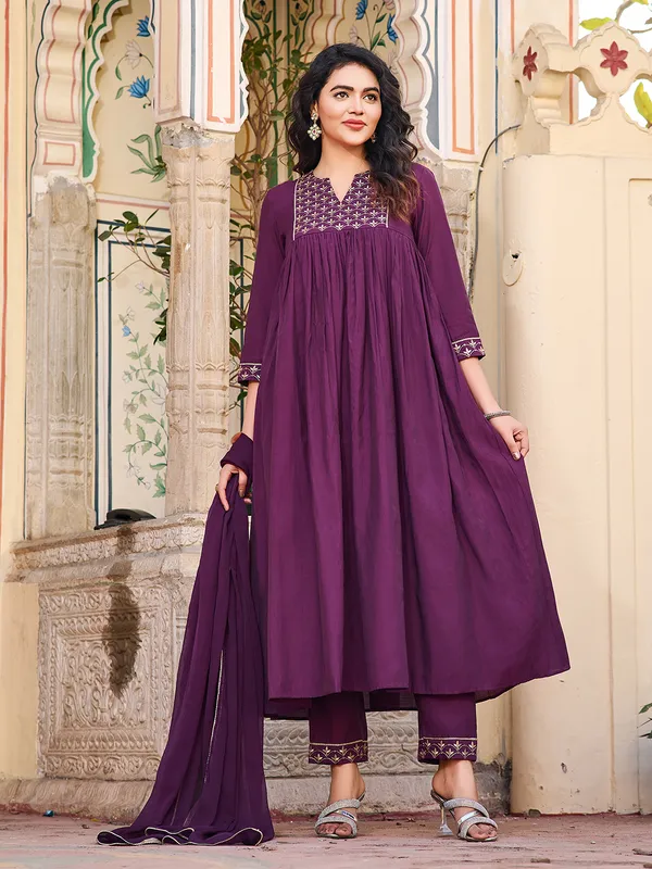 Purple_Cotton_Blend_Straight_Calf_Length_V-Neck_Kurta_Sets_For_Women