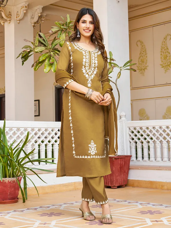 Brown_Cotton_Blend_Straight_Calf_Length_Round_Neck_Kurta_Sets_For_Women