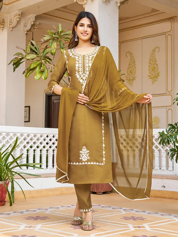 Brown_Cotton_Blend_Straight_Calf_Length_Round_Neck_Kurta_Sets_For_Women