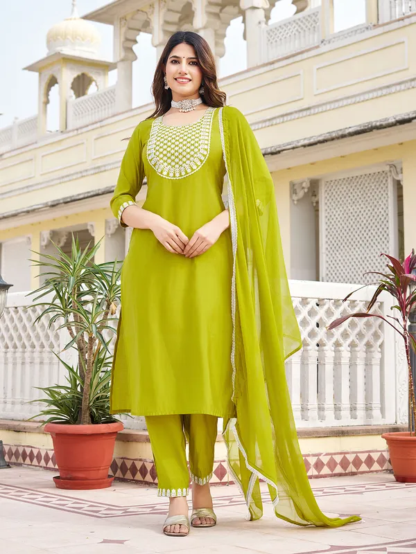 Olive_Cotton_Blend_Straight_Calf_Length_Round_Neck_Kurta_Sets_For_Women