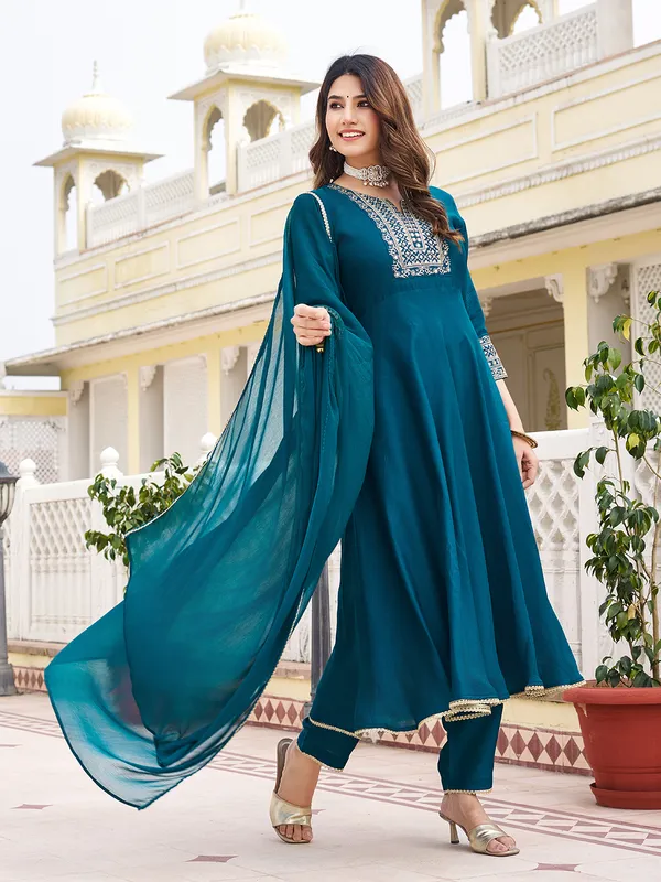 Blue_Cotton_Blend_Straight_Calf_Length_V-Neck_Kurta_Sets_For_Women