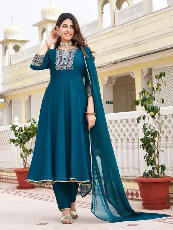 Blue_Cotton_Blend_Straight_Calf_Length_V-Neck_Kurta_Sets_For_Women