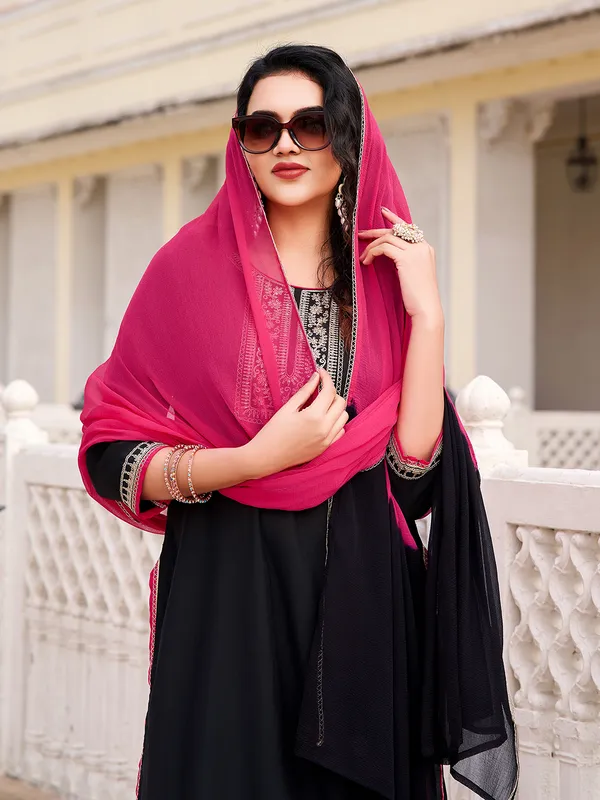 Black_Cotton_Blend_Straight_Calf_Length_Round_Neck_Kurta_Sets_For_Women