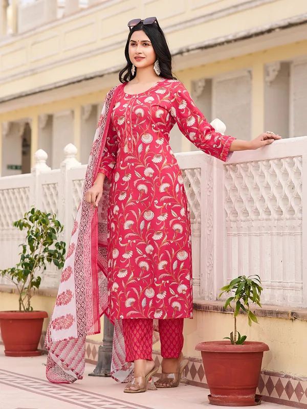 Red_Cotton_Blend_Straight_Calf_Length_Round_Neck_Kurta_Sets_For_Women