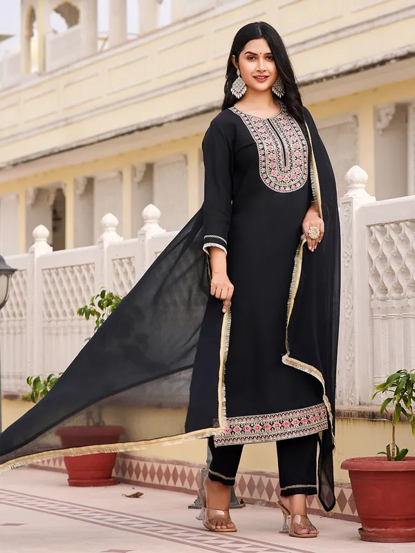 Black_Cotton_Blend_Straight_Calf_Length_Round_Neck_Kurta_Sets_For_Women
