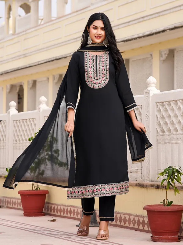 Black_Cotton_Blend_Straight_Calf_Length_Round_Neck_Kurta_Sets_For_Women