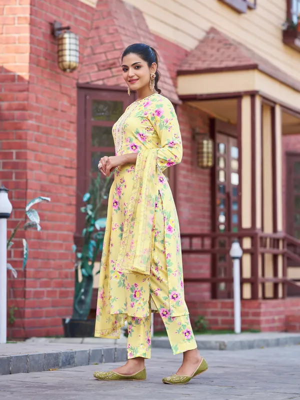Yellow_Viscose_Rayon_Straight_Calf_Length_Round_Neck_Kurta_Sets_For_Women